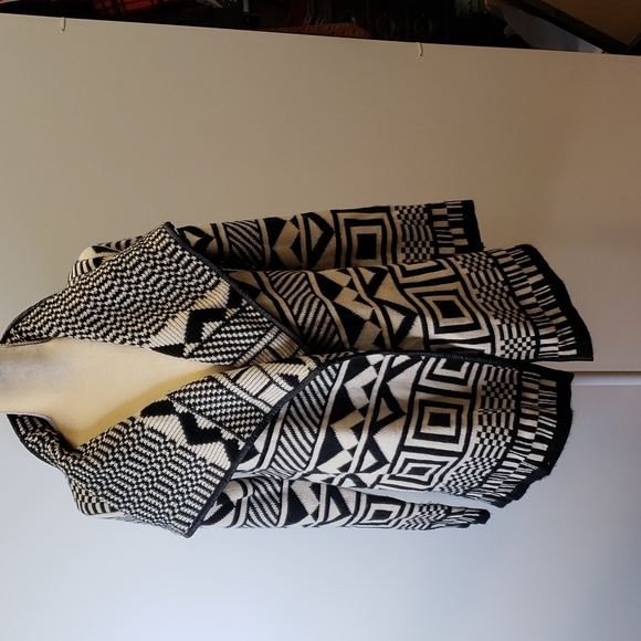 Size small Pinklicious tribal pattern waterfall cardigan. E76 - Picture 6 of 8